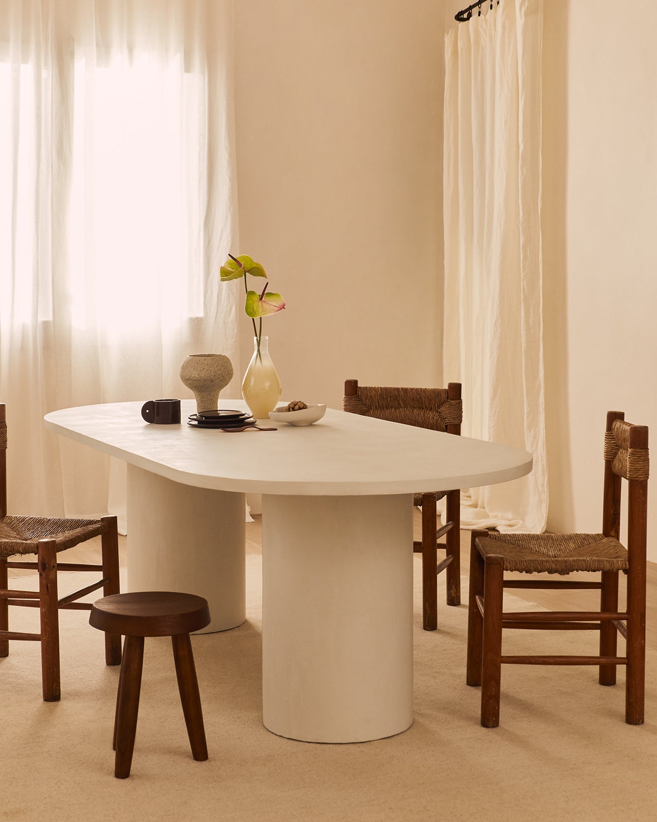 Reye dining table - TrynTrend