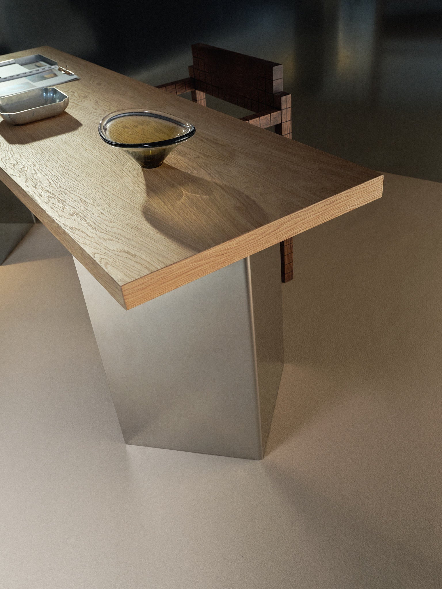 Tantal Studio Table - TrynTrend